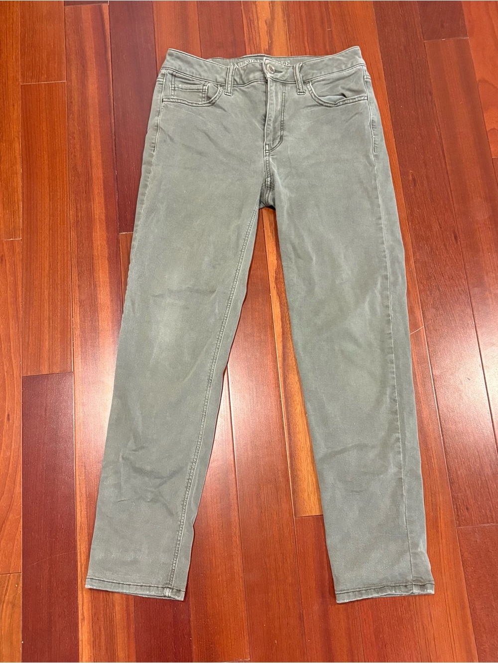 EUC American Eagle Tomgirl Jeans